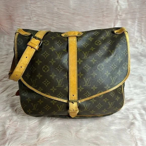 Louis Vuitton Saumur 35 Monogram Crossbody Messenger Bag - Picture 1 of 16
